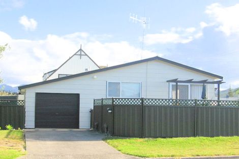 Photo of property in 121 Hetherington Road, Whangamata, 3620