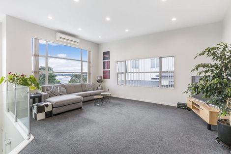 Photo of property in 24 Kittiwake Drive, Schnapper Rock, Auckland, 0632