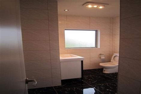 Photo of property in 36 Taipari Road, Te Atatu Peninsula, Auckland, 0610