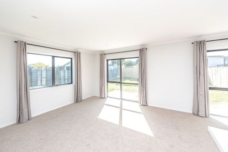 Photo of property in 6 Cross Street, Castlecliff, Whanganui, 4501