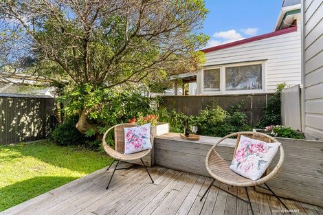 Photo of property in 17 Medway Street, Island Bay, Wellington, 6023