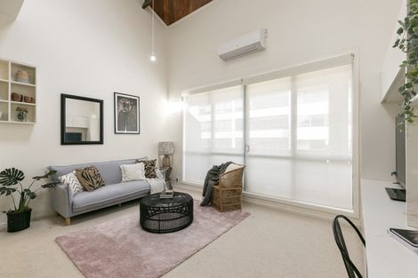 Photo of property in Metro Apartments, 220u4 Thorndon Quay, Pipitea, Wellington, 6011