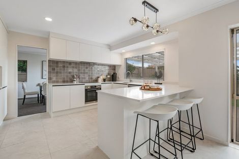 Photo of property in 6 Fulmar Way, Unsworth Heights, Auckland, 0632