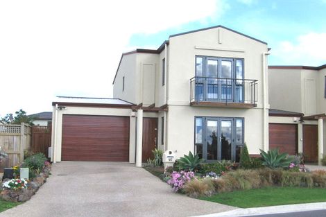 Photo of property in 46 Provence Esplanade, Te Atatu Peninsula, Auckland, 0610