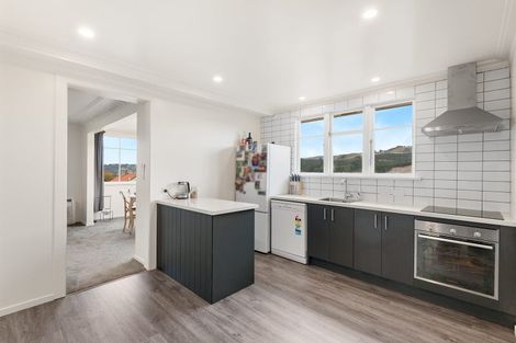Photo of property in 30 Scotland Terrace, Green Island, Dunedin, 9018