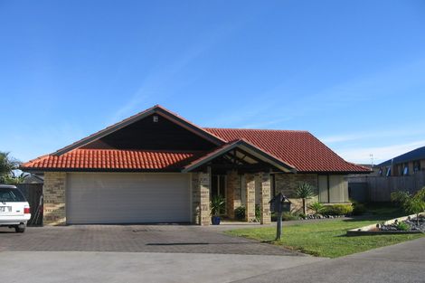 Photo of property in 18 Nephin Place, East Tamaki Heights, Auckland, 2016