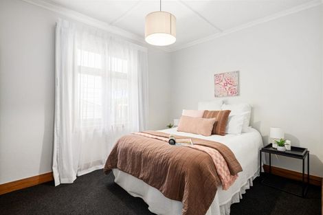 Photo of property in 17 Pembroke Road, Northland, Wellington, 6012