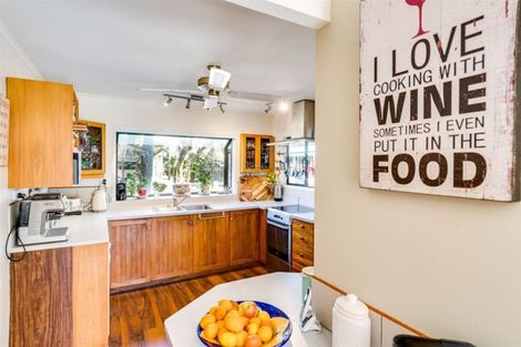 Photo of property in 27 Lowther Place, Taradale, Napier, 4112