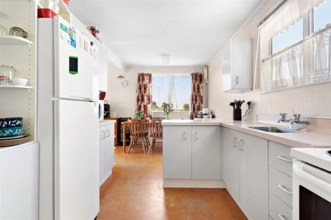 Photo of property in 24 Halloran Place, Massey, Auckland, 0614