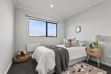 Photo of property in 1 Vaucluse Heights, Fitzherbert, Palmerston North, 4410