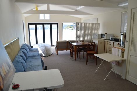 Photo of property in 100 Paremata Road, Paremata, Porirua, 5024