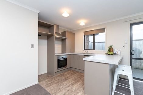 Photo of property in 108u2 Old Farm Road, Hamilton East, Hamilton, 3216