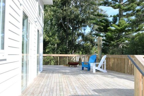 Photo of property in 420a Whangaparaoa Road, Stanmore Bay, Whangaparaoa, 0932