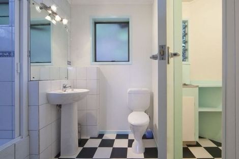 Photo of property in 15 Kauri Point Road, Laingholm, Auckland, 0604