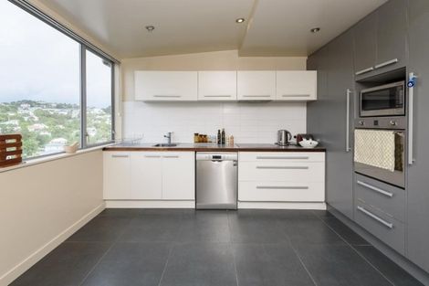 Photo of property in 30 Tiketike Way, Brooklyn, Wellington, 6021