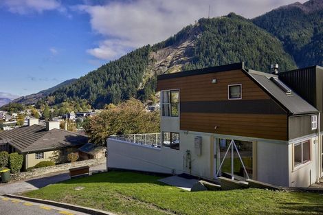 Photo of property in 5a Anderson Heights, Queenstown, 9300