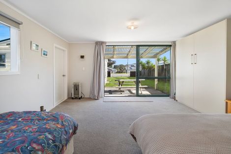 Photo of property in 50 Park Avenue, Waitarere Beach, Levin, 5510