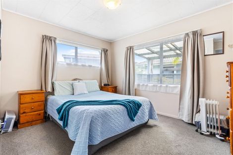 Photo of property in 2/20 Landsdale Place, Massey, Auckland, 0614