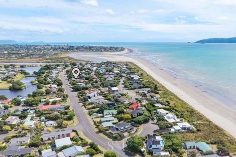 Photo of property in 179 Tutere Street, Waikanae Beach, Waikanae, 5036