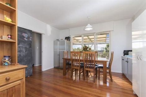 Photo of property in 10 Murray Road, Te Atatu Peninsula, Auckland, 0610