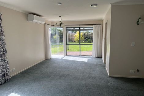 Photo of property in 3 Russett Grove, Henderson, Auckland, 0612