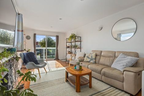 Photo of property in 58 Vodanovich Road, Te Atatu South, Auckland, 0610