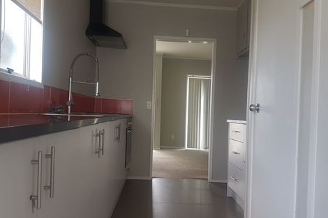Photo of property in 2 Sunlands Drive, Manurewa, Auckland, 2102