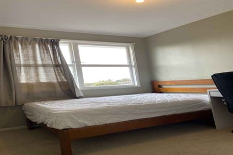 Photo of property in 71 Seaview Road, Glenfield, Auckland, 0629