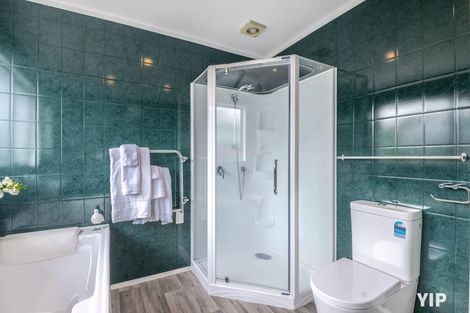 Photo of property in 21 Sunhaven Drive, Newlands, Wellington, 6037