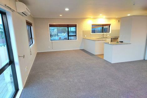 Photo of property in 2a Korotaha Terrace, Rothesay Bay, Auckland, 0630