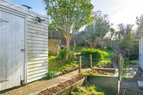 Photo of property in 38 Lyndfield Lane, Newlands, Wellington, 6037