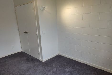 Photo of property in 17a Kingsbridge Place, Newlands, Wellington, 6037