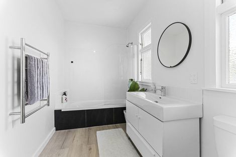 Photo of property in 130 Seaview Road, Westown, New Plymouth, 4310