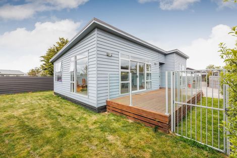 Photo of property in 58 Exeter Crescent, Takaro, Palmerston North, 4412