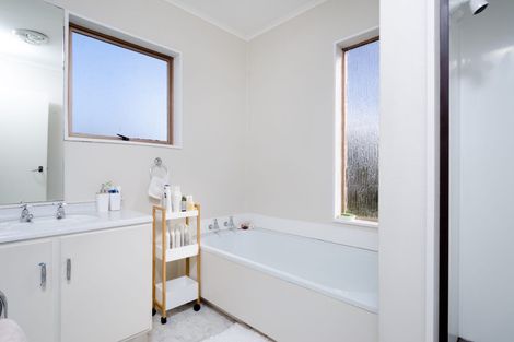 Photo of property in 4/90 Lynwood Road, New Lynn, Auckland, 0600