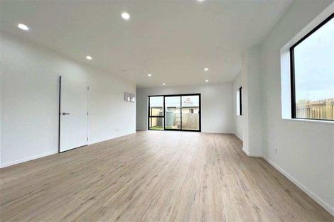 Photo of property in 35 Eileen Newey Place, Henderson, Auckland, 0612