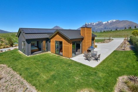 Photo of property in 10 Pendeen Crescent, Jacks Point, Queenstown, 9371