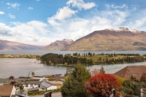 Photo of property in 9 Wakatipu Heights, Queenstown, 9300