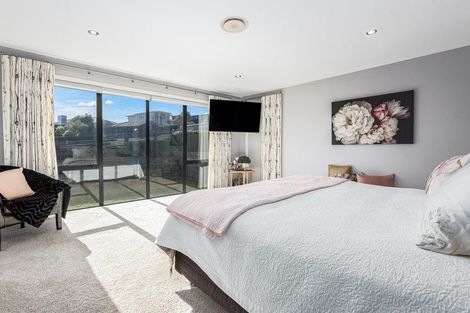 Photo of property in 6 The Fjord, Aotea, Porirua, 5024