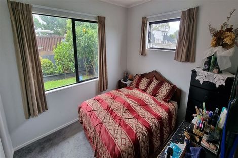 Photo of property in 8a Fruitvale Road, New Lynn, Auckland, 0600