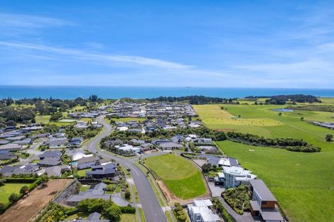 Photo of property in 2 Vardon Way, Waiwhakaiho, New Plymouth, 4312