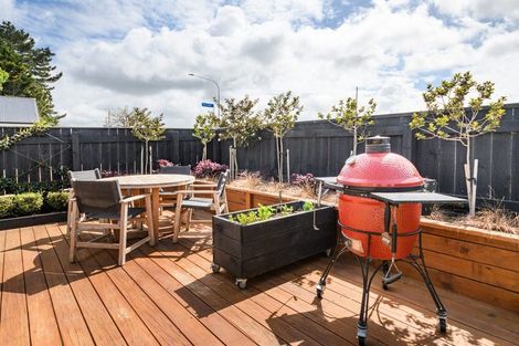 Photo of property in 1 Ivy Lane, Kelvin Grove, Palmerston North, 4414