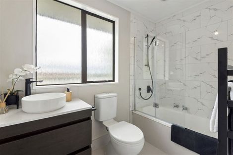 Photo of property in 2/14 Moxham Grove, Massey, Auckland, 0614