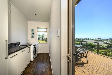 Photo of property in 5b Tupuhi Place, Highlands Park, New Plymouth, 4312