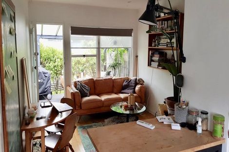 Photo of property in 2/27 Nikau Street, New Lynn, Auckland, 0600