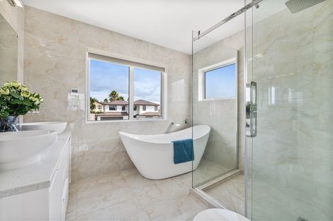 Photo of property in 23 Bartells Drive, Goodwood Heights, Auckland, 2105