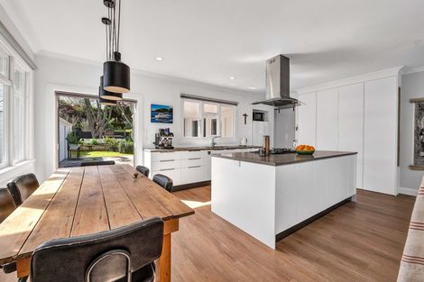 Photo of property in 113 Govett Avenue, Frankleigh Park, New Plymouth, 4310