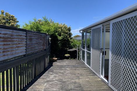 Photo of property in 90 Matipo Road, Te Atatu Peninsula, Auckland, 0610