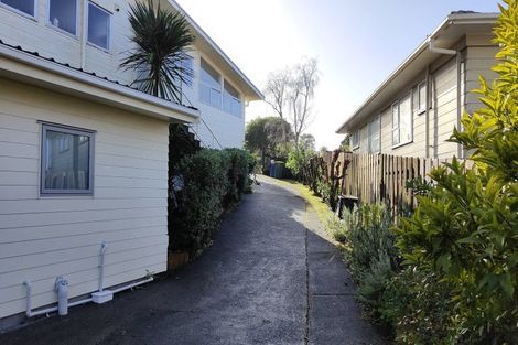 Photo of property in 27 Cheval Drive, Totara Vale, Auckland, 0629