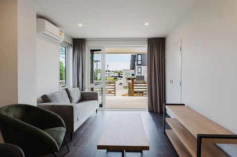 Photo of property in 100 Te Puketoka Lane, Mangere, Auckland, 2022